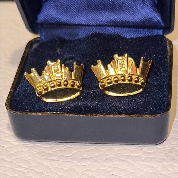 Fendi Gold Crown Vintage Stud Earrings **RARE** with Certificate of Authenticity - Picture 5 of 16